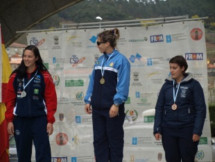 Carlos P&eacute;rez e Teresa Portela, no centro das imaxes, coas s&uacute;as medallas de campi&oacute;ns