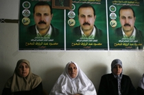 Familiares de Al Mabhouh (nos cartaces)