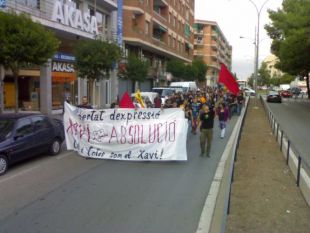 Imaxe dunha manifestaci&oacute;n en solidariedade con un dos acusados pola queima de imaxes do monarca espa&ntilde;ol