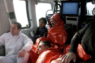 Catro tripulantes portugueses e un indonesio foron rescatados e trasladados ao Hospital Universitario da Coru&ntilde;a
