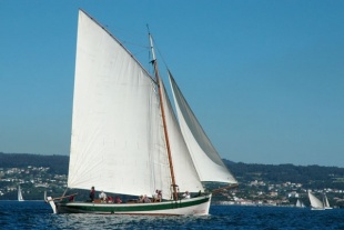 O Nueva Sof&iacute;a navegando pola r&iacute;a de Ferrol