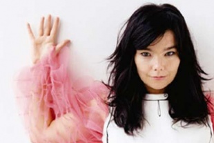 A solista islandesa Björk cantou á independencia das Illas Feroe e de Grenlandia