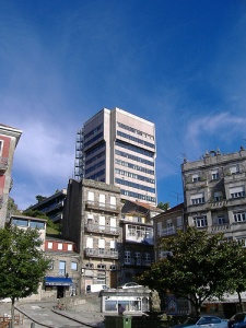 A torre, sede do Concello de Vigo, que Porro abandonou para levar a alcal&iacute;a ao Areal / Flickr: Tomas R Vigo