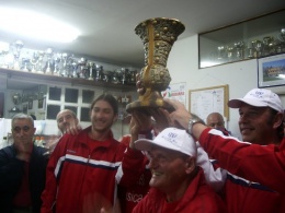 Termando do trofeo de campi&oacute;ns nacionais