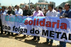 Pancarta da mobilizaci&oacute;n desta quinta feira, polas r&uacute;as de Vigo / Imaxe: CIG