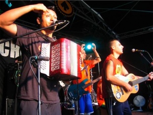 Os Che Sudaka en concerto