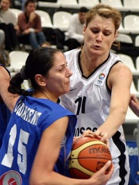 No partido de ida, en Mosc&uacute;. Ciudariene loita con Weber
