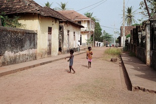 Unha vila da rexi&oacute;n de Bolama, en Guinea-Bissau / Flickr: christing