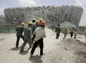 As obras dos recintos ol&iacute;mpicos foron unha importante fonte de lucro para Liu Zhihua