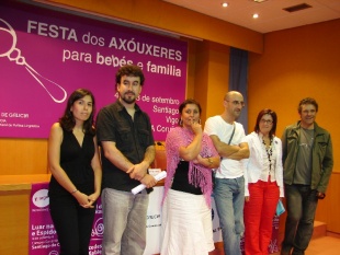Sara Vidal e Xan Cerqueiro (Luar na Lubre), Ux&iacute;a, Guillerme Fern&aacute;ndez (Espido), Marisol L&oacute;pez (secretaria xeral de Pol&iacute;tica Ling&uuml;&iacute;stica) e Miguel de Lira