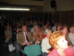 Unhas 200 persoas asistiron &aacute; presentaci&oacute;n, na Universidade de Ciencias Sociais e Empresariais (UCES)