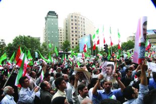 Partidarios de Amadinejad, nas r&uacute;as de Teher&aacute;n este domingo