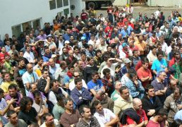 En asemblea en Barreras, despois dos altercados coa policía / Imaxe: Zélia Garcia