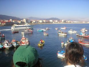O mari&ntilde;eiros acompa&ntilde;aron os manifestantes dende o mar, esta semana