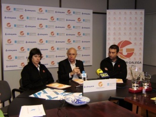 Durante a presentación, na sede da Federación Galega de Baloncesto