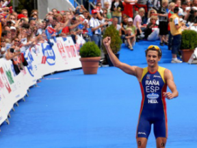 Ra&ntilde;a entrando na meta na proba de Kitzb&uuml;hel, o pasado mes de xullo