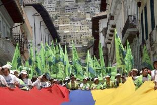 Partidarios do 'si', polas r&uacute;as de Quito (clique para ampliar)