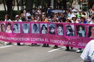 Unha manifestaci&oacute;n contra os asasinatos e desaparaci&oacute;ns en Ciudad Ju&aacute;rez / Flickr: natar&eacute;n