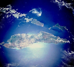 Illa de Timor, que comparten Indonesia e Timor Leste / Foto: NASA
