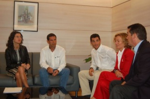 Un momento da recepci&oacute;n, Ech&aacute;varri e Paz con &Aacute;nxela Bugallo, Marta Souto e Jos&eacute; &Aacute;ngel Rodr&iacute;guez