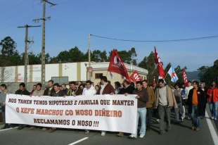Sa&iacute;ndo en manifestaci&oacute;n, da nave