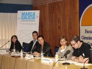 Gemma Giner, Marcos Gonz&aacute;lez, Mar&iacute;a Jos&eacute; Carballo, Carla Reyes e Juan Corbacho moderando