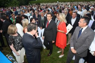 Autoridades municipais e representantes doutras administraci&oacute;ns estiveron presentes no acto, con motivo do D&iacute;a de Galiza (clique para ampliar)