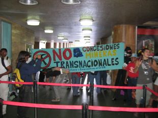 Imaxes das protestas contra as explotaci&oacute;ns mineiras na Serra do Perij&aacute;, na fronteira entre Colombia e Venezuela