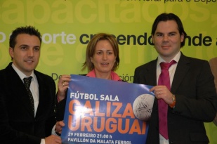 Bruno Garc&iacute;a (esquerda) e Javi Pardeiro coa directora xeral para o Deporte