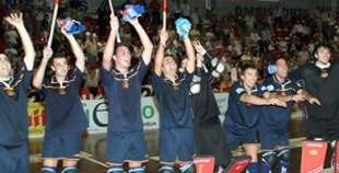 A selección española celebrando a vitoria no Mundial 2007