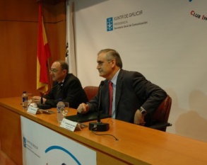 Benigno S&aacute;nchez, &aacute; dereita do secretario xeral de Comunicaci&oacute;n, Fernando Salgado