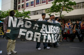 Manifestacion contra esta directiva. Na faixa pódese ler "Non á Europa fortaleza" / Flickr: agualva