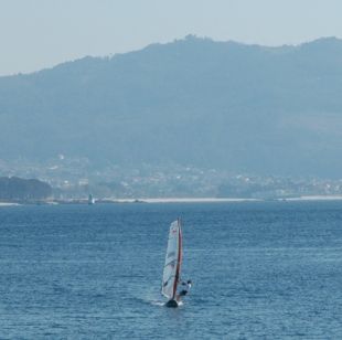 Lara Lagoa preparando o campionato europeo na r&iacute;a de Vigo (clic para ampliar)