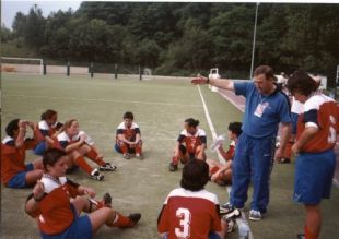 As mozas do Atl&eacute;tico Arousana antes de un partido
