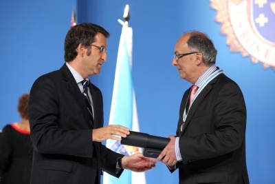 Feijoo entrega a Medalla de Galiza a González Laxe
