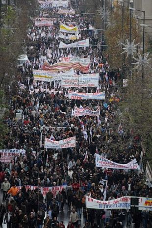 Masivo seguimento da folga de onte en Grecia