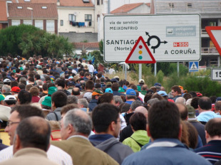 Imaxe da manifestación dos gandeiros a pé até San Caetano / SLG