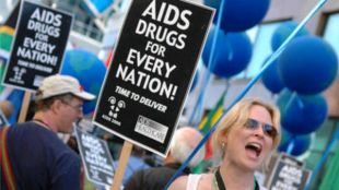 Nos Obxectivos do Milenio acordouse dar acceso universal ao tratamento do VIH
