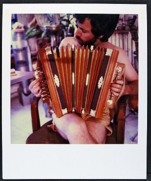 Jamie Livingston tocando o acordeón o 2 de xullo de 1989