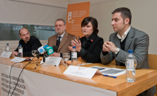 Xosé Soengas, Miquel de Moragas, Margarita Ledo e Miguel Túñez, na presentación do congreso