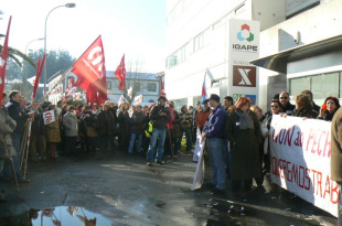 Os sindictos exixen a dimisión de Juan Lago, necesaria para recibir o apoio das entidades bancarias