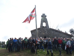 Militantes do PNV celebraron actos en montes vascos este sábado pola tarde