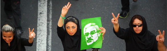 Un grupo de mulleres apoiando a Mousavi