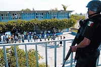A Policía vixía un colexio electoral