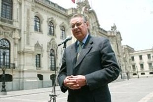 O ministro de Defensa peruano, Allan Warner