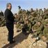 O ministro de Defensa, Ehud Barak, de visita nunha base do sur de Israel este martes