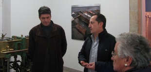Á esquerda o artista, Fernando Páez, xunto co delegado de Cultura da Deputación, Antonio Veiga