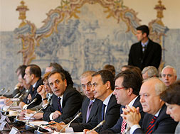 Touriño, na cimeira de Braga, entre membros do executivo español