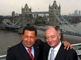 Livingstone e o presidente venezolano, Hugo Chávez, en Londres