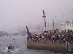 Unah chea de xente no peirao de Brest, na Feira do 2004. Flickr: y.caradec